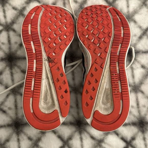 Pair of Women’s Nike Run Swift 2 Sneakers - Used but Very Little Tread Wear - Picture 4 of 10